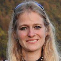 Dr. Christine Schaller Verhaltenstierärztin Dr. Christine Schaller Tierärztin spezialisiert auf Verhalten